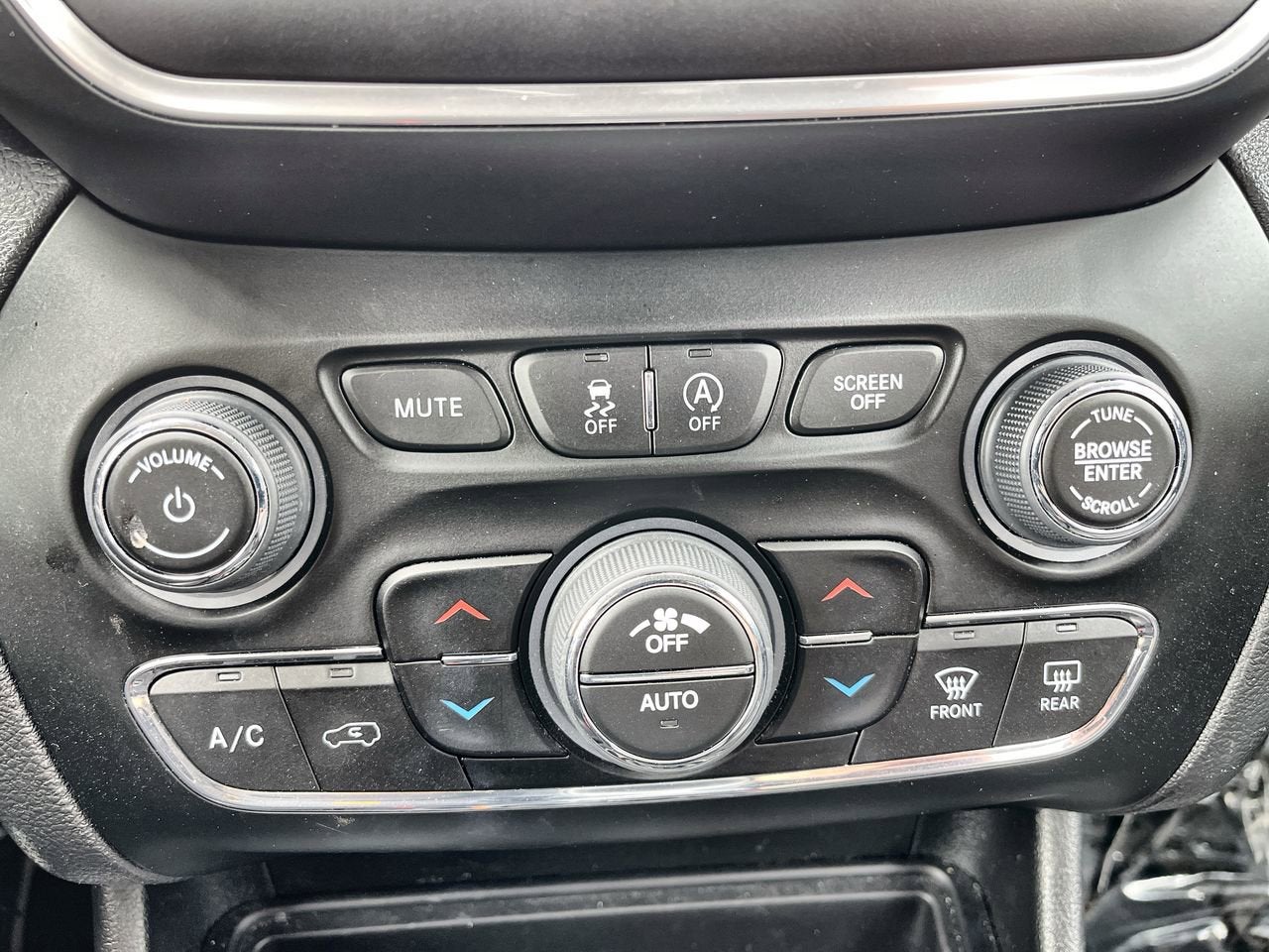 2023 Jeep Cherokee Altitude Lux