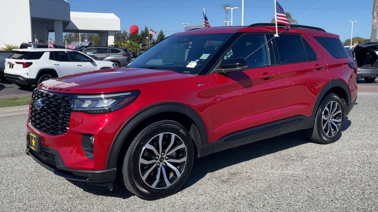 2025 Ford Explorer ST-Line