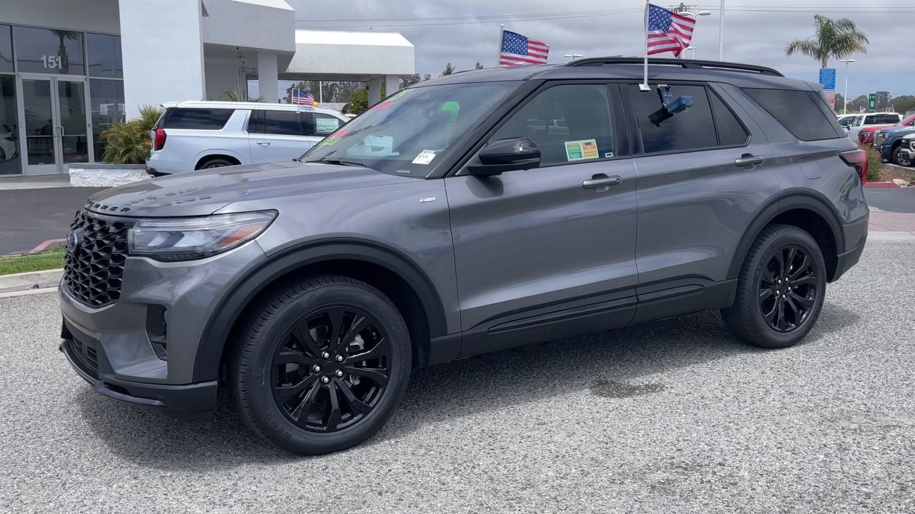 2025 Ford Explorer ST-Line