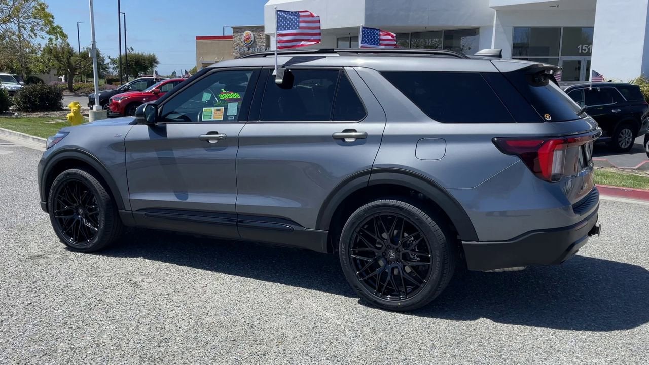2025 Ford Explorer ST-Line