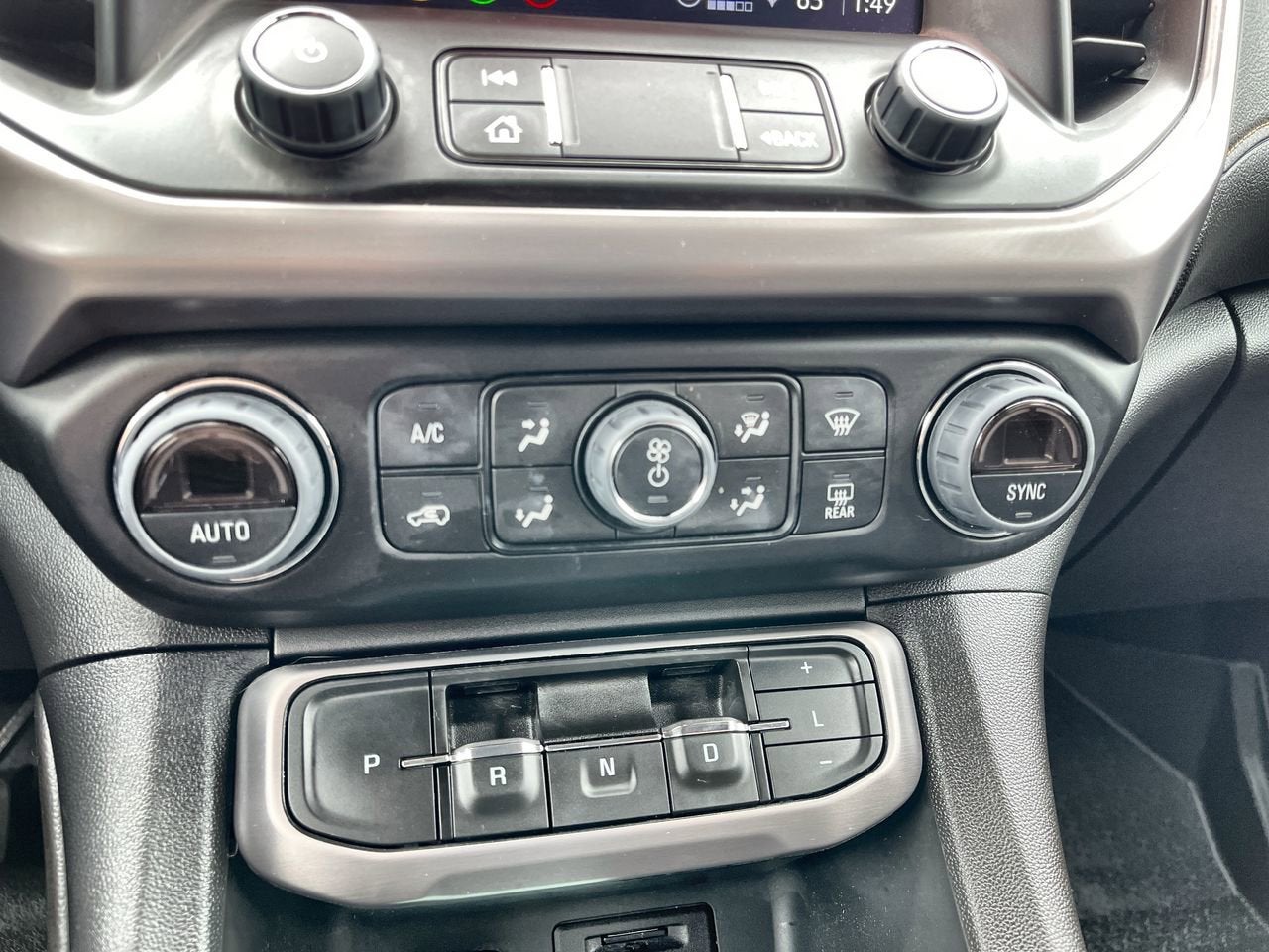 2023 GMC Acadia AT4
