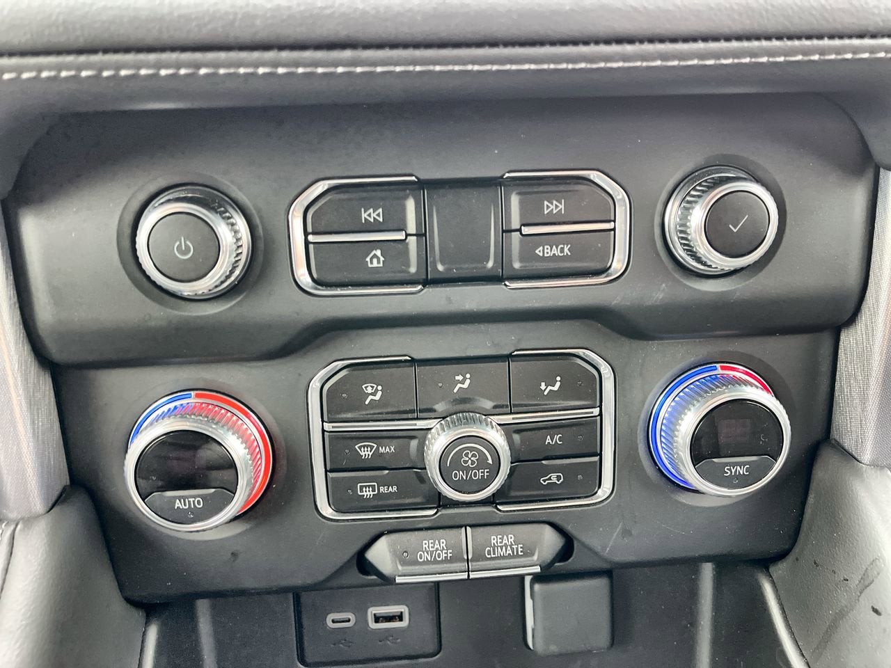 2024 GMC Yukon XL SLE