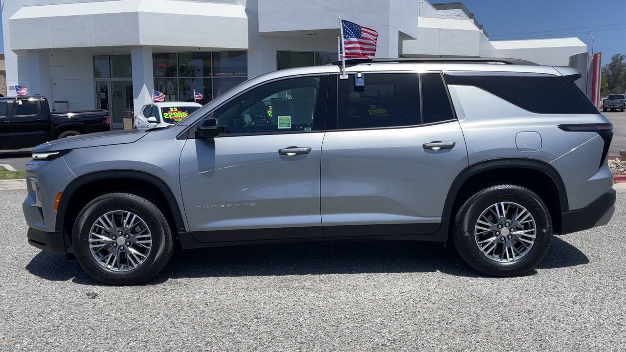 2025 Chevrolet Traverse LT
