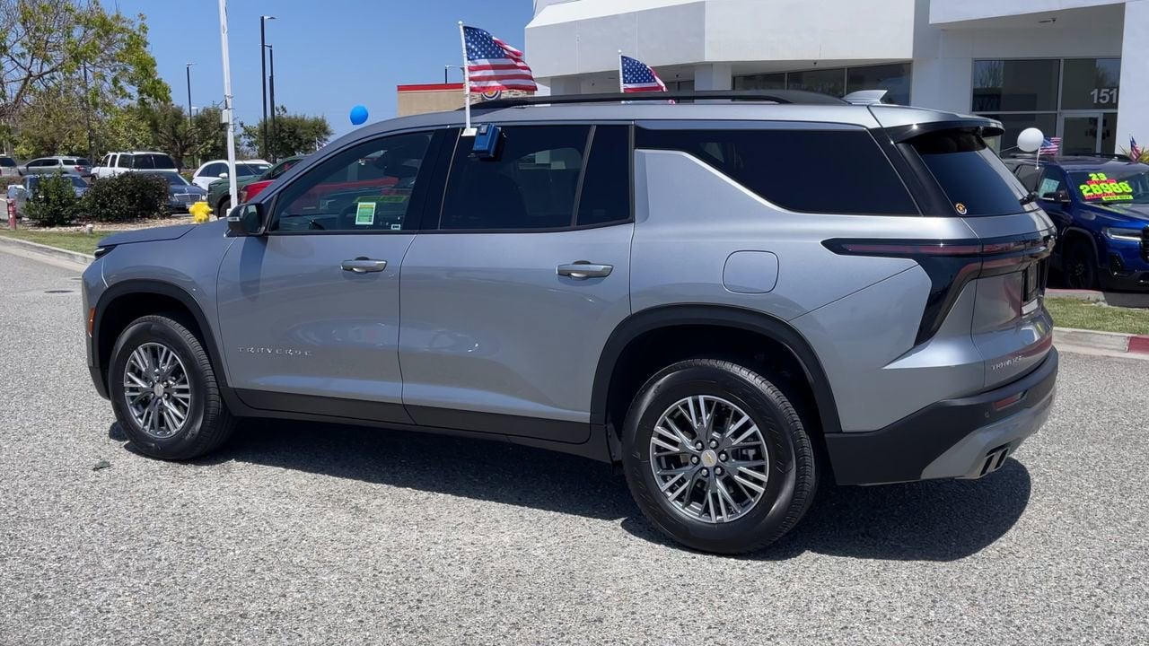 2025 Chevrolet Traverse LT