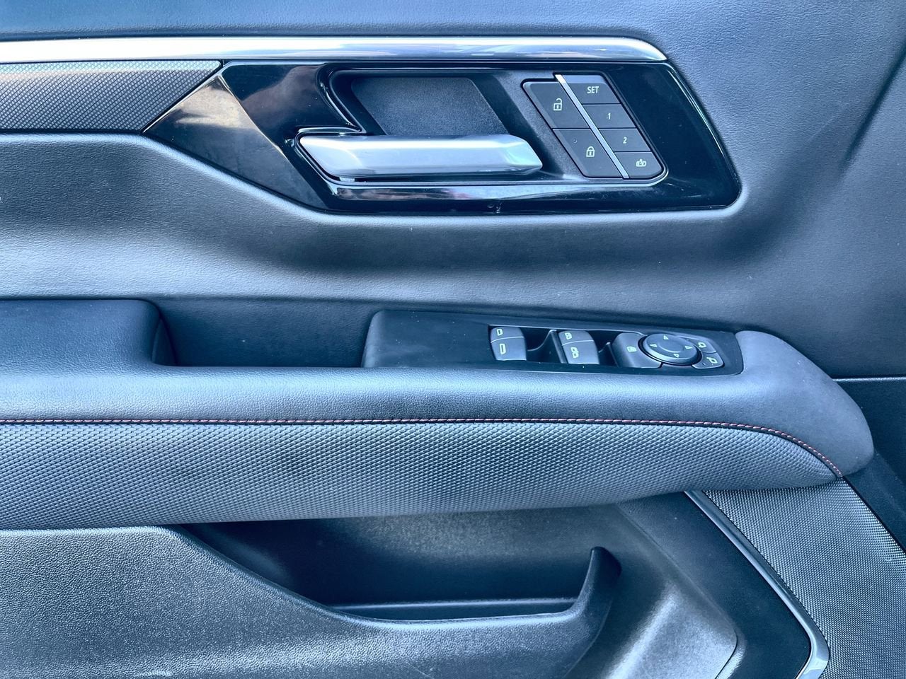 2025 Chevrolet Suburban RST