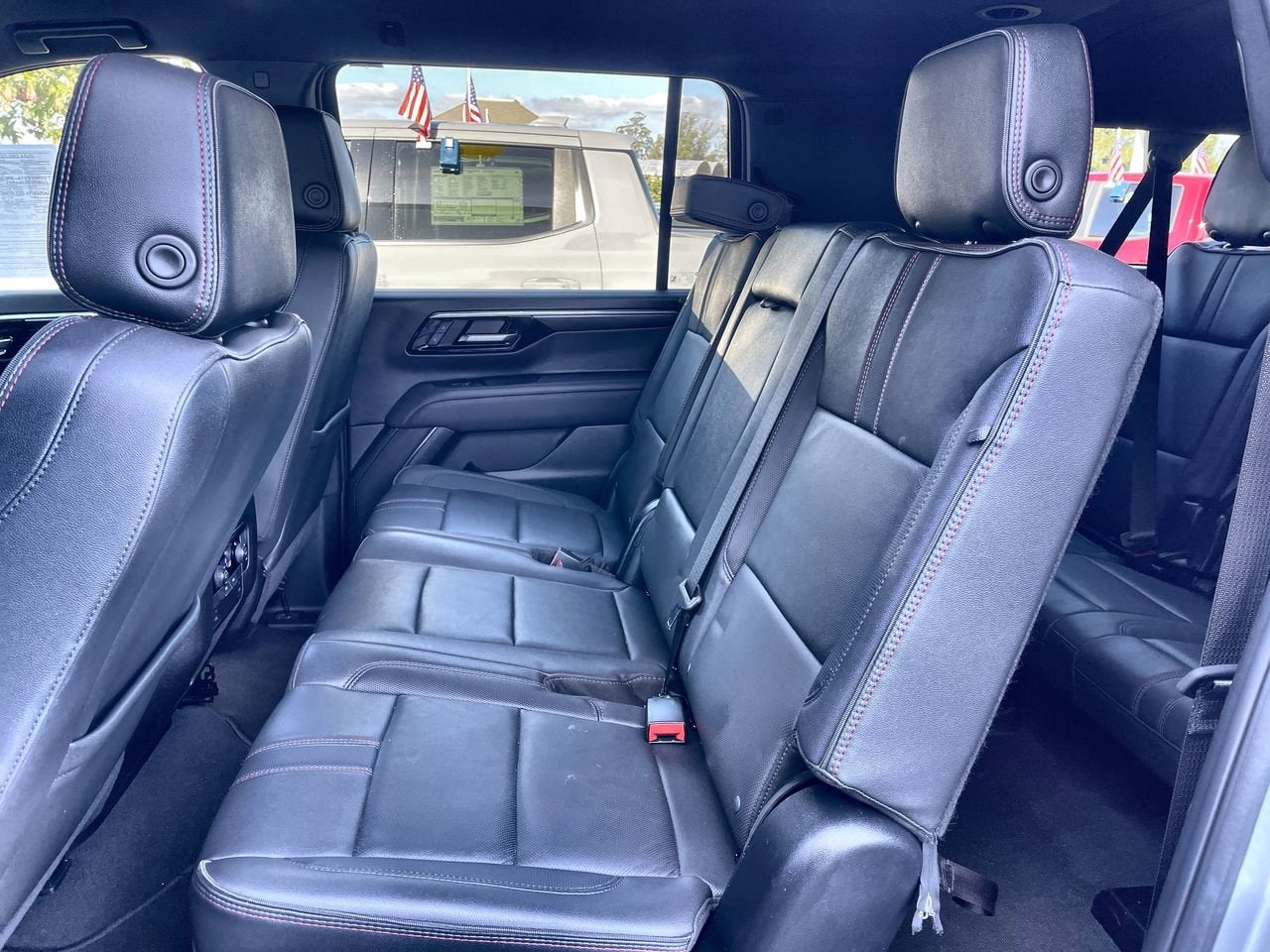 2025 Chevrolet Suburban RST