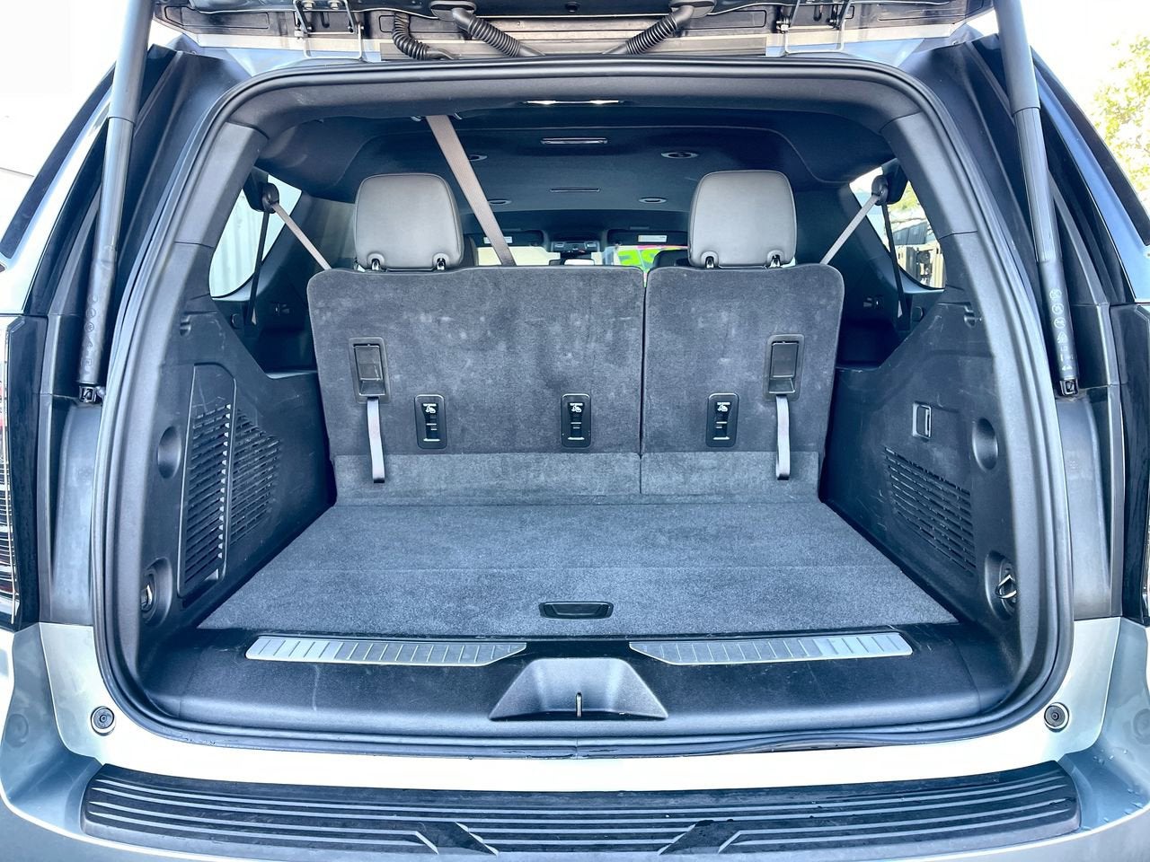 2025 Chevrolet Suburban RST