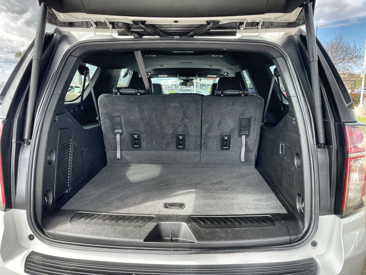 2024 Chevrolet Suburban LT