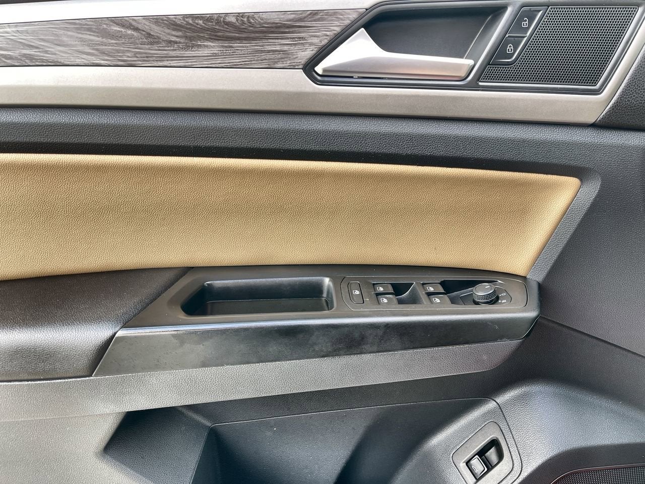 2020 Volkswagen Atlas Cross Sport 2.0T SE w/Technology