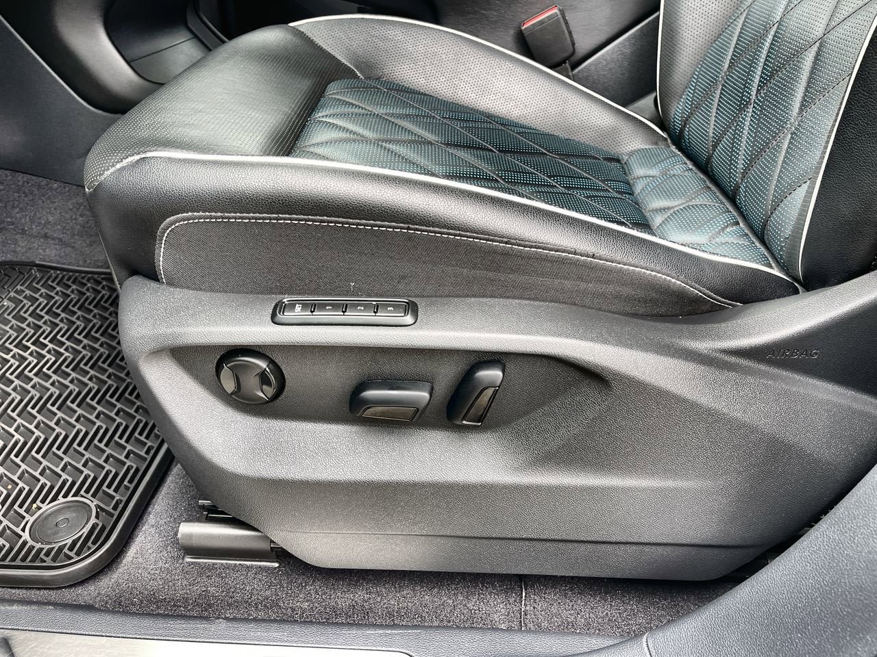 2024 Volkswagen Atlas Cross Sport 2.0T SEL Premium R-Line