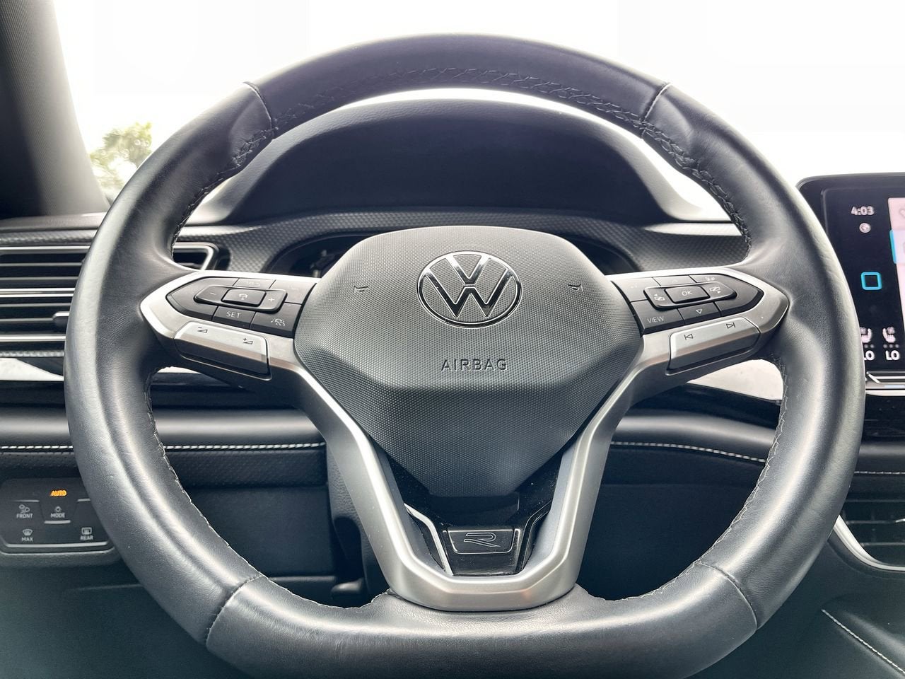 2024 Volkswagen Atlas Cross Sport 2.0T SEL Premium R-Line