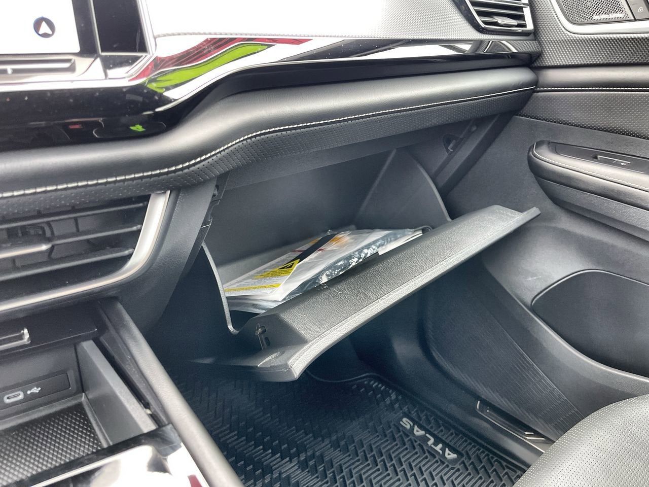 2024 Volkswagen Atlas Cross Sport 2.0T SEL Premium R-Line