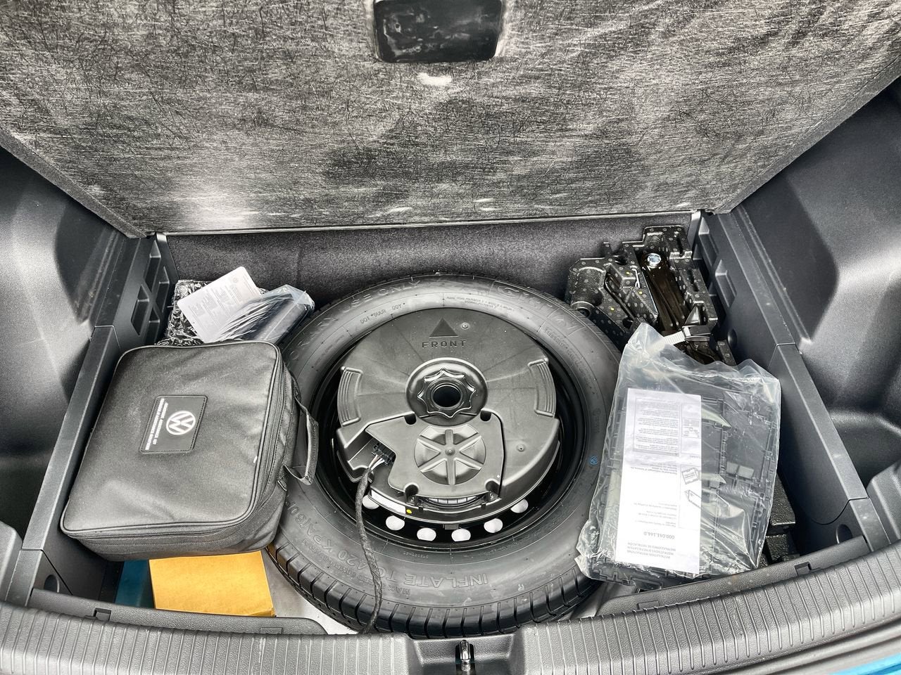 2024 Volkswagen Atlas Cross Sport 2.0T SEL Premium R-Line