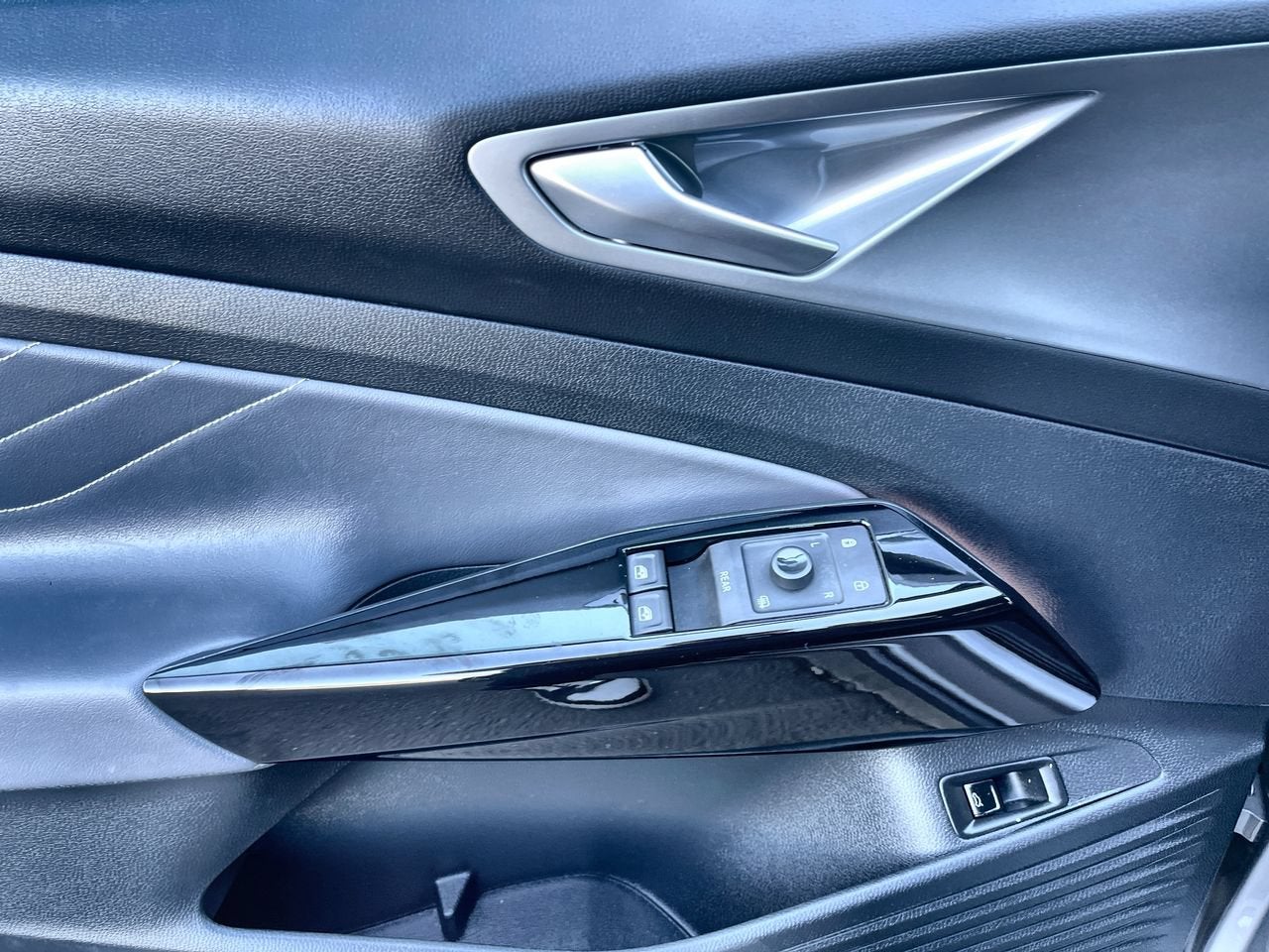 2023 Volkswagen ID.4 Pro