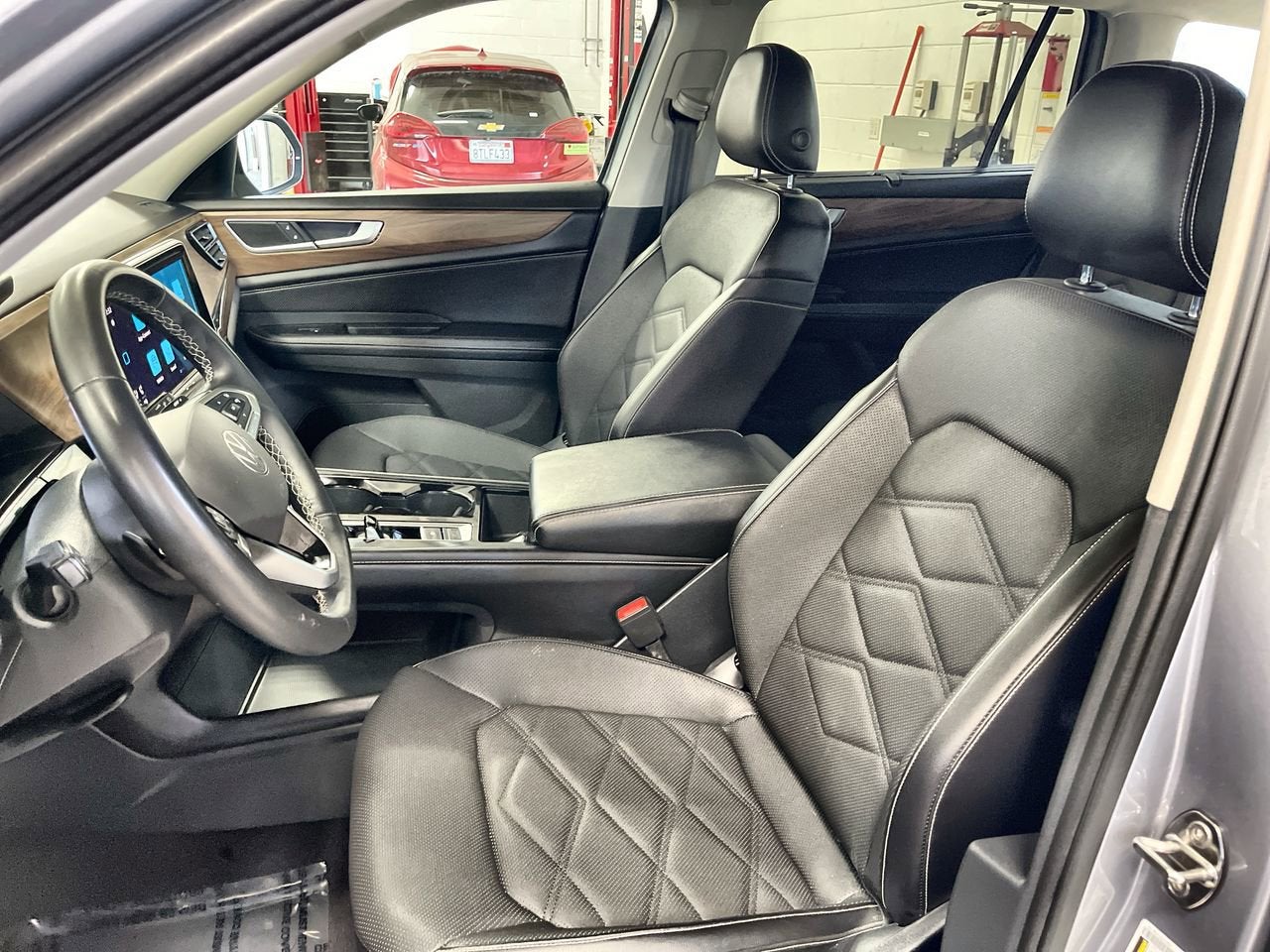 2024 Volkswagen Atlas 2.0T SE w/Technology