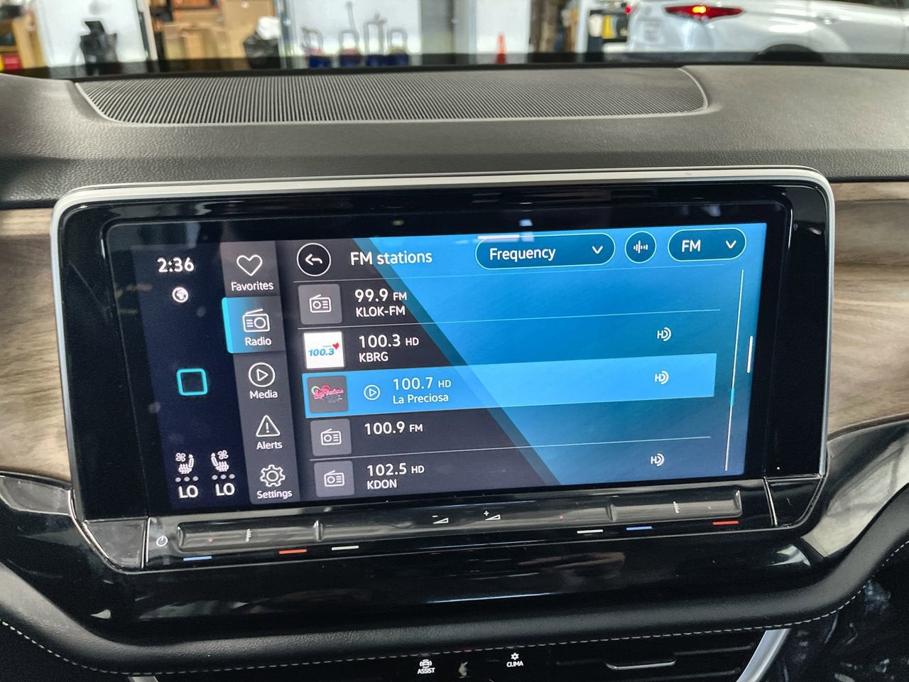 2024 Volkswagen Atlas 2.0T SE w/Technology