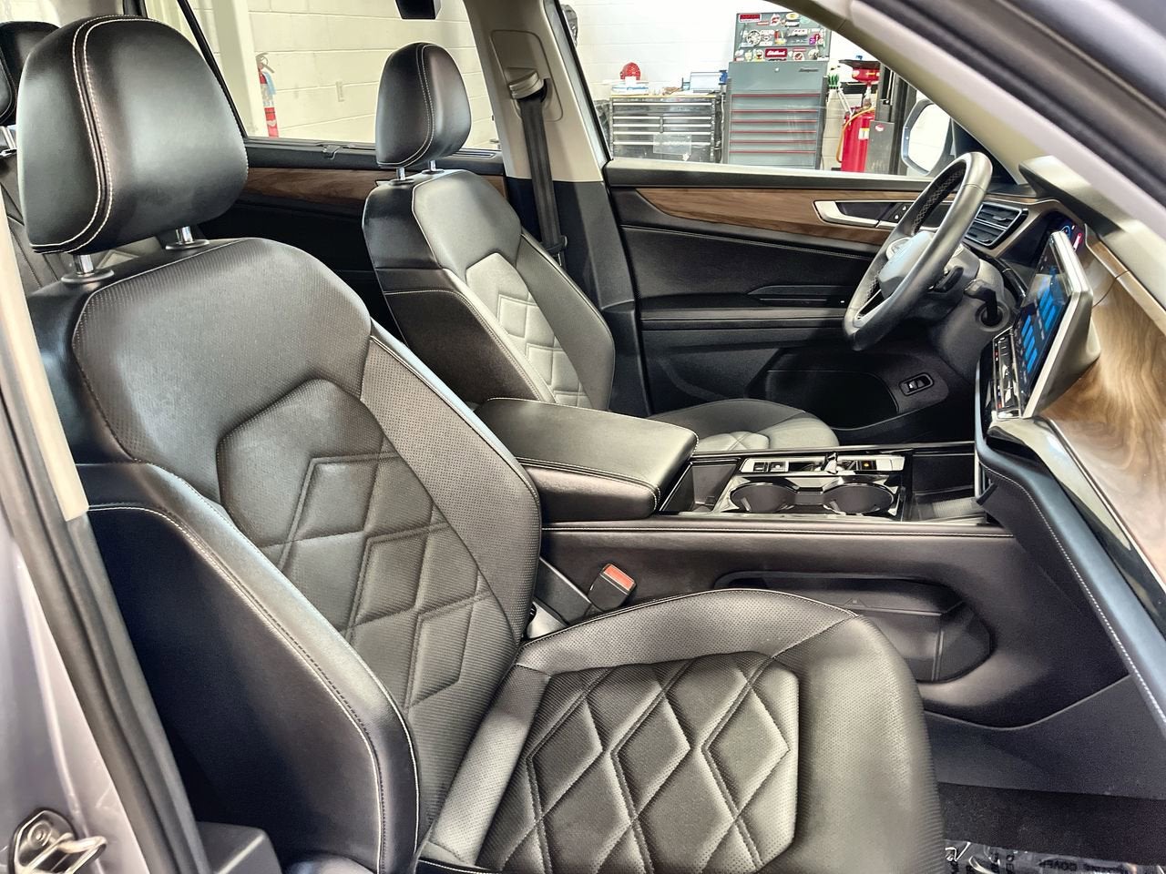 2024 Volkswagen Atlas 2.0T SE w/Technology