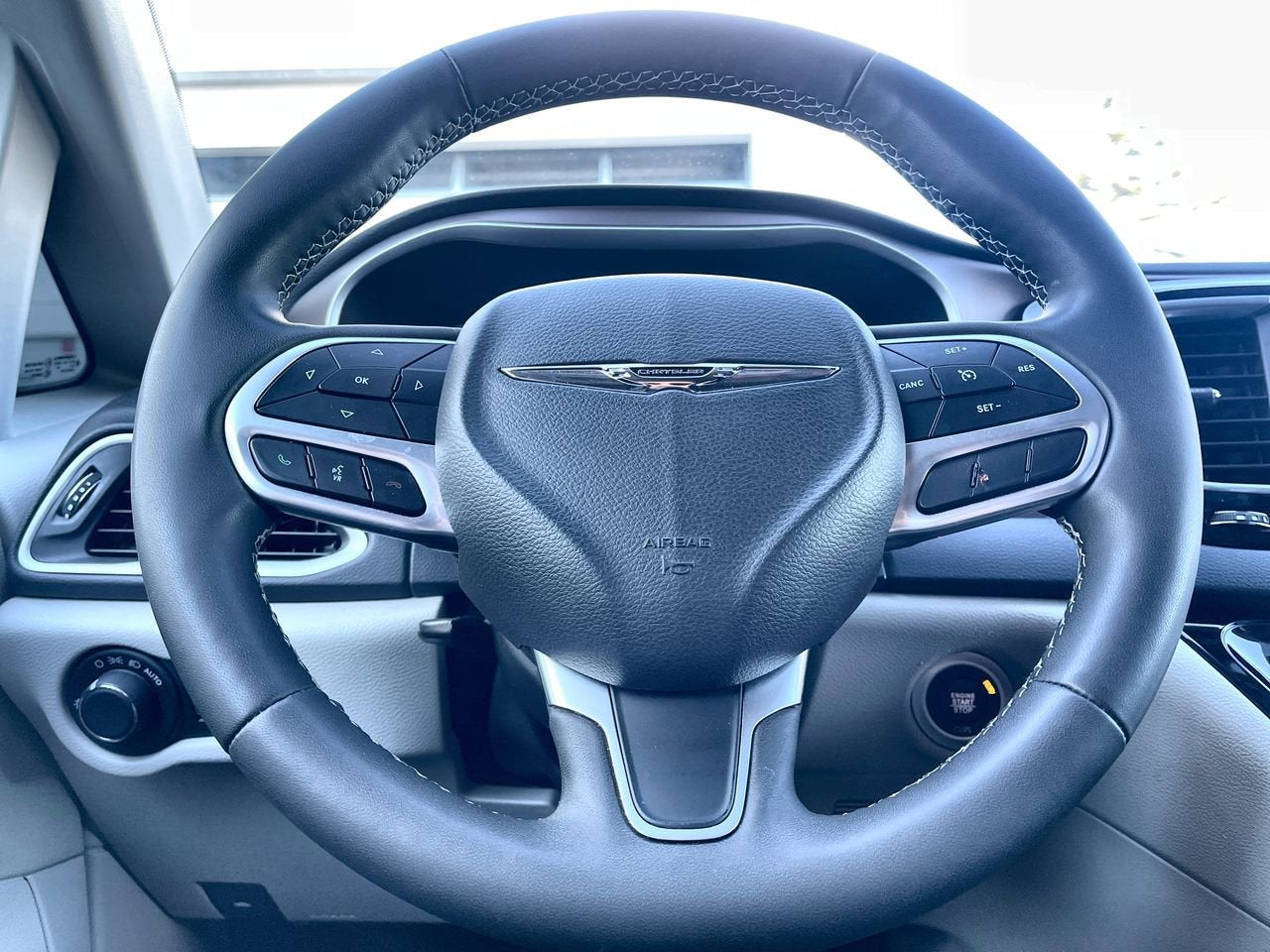 2023 Chrysler Voyager LX