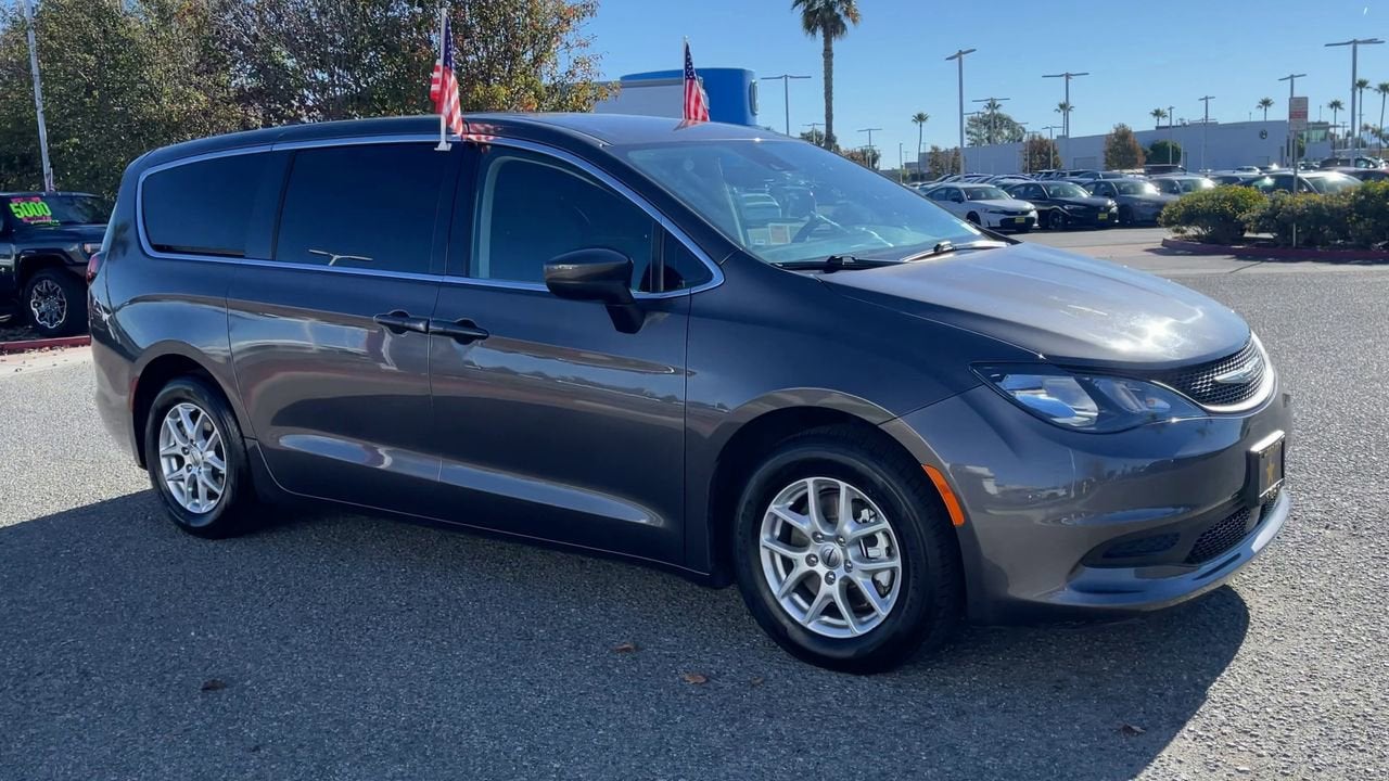2023 Chrysler Voyager LX