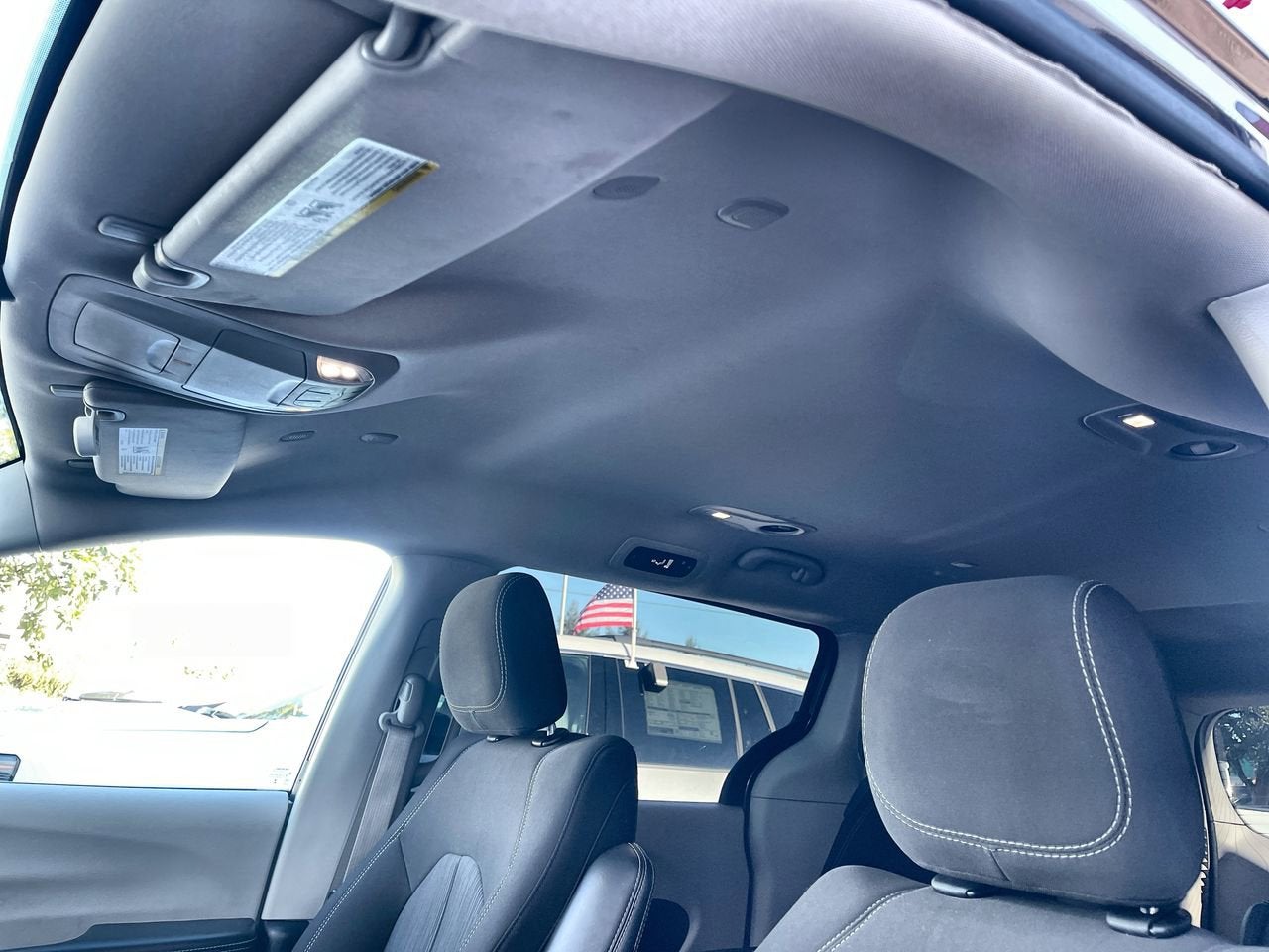 2023 Chrysler Voyager LX