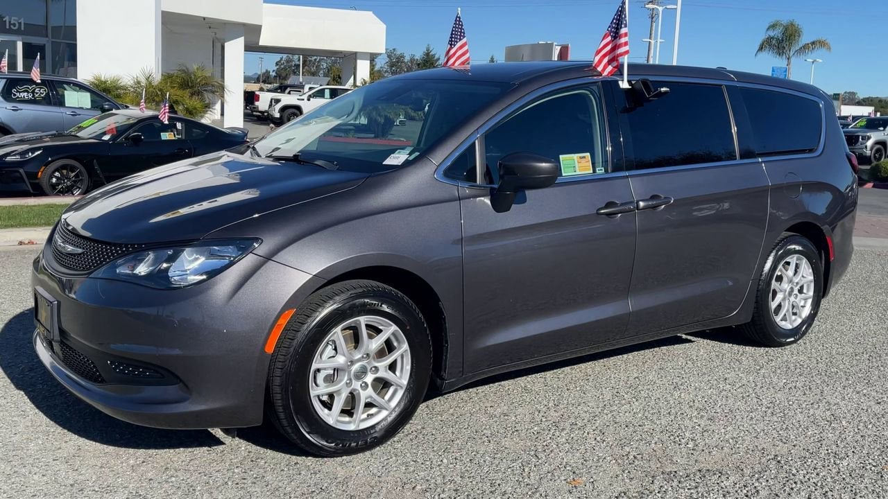 2023 Chrysler Voyager LX