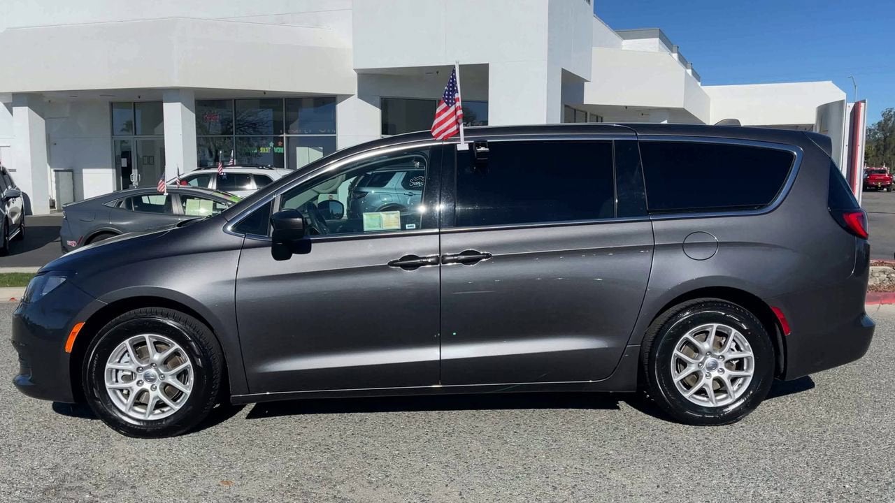 2023 Chrysler Voyager LX
