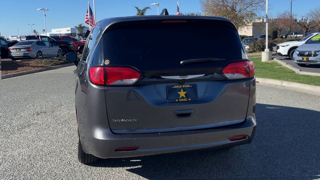 2023 Chrysler Voyager LX