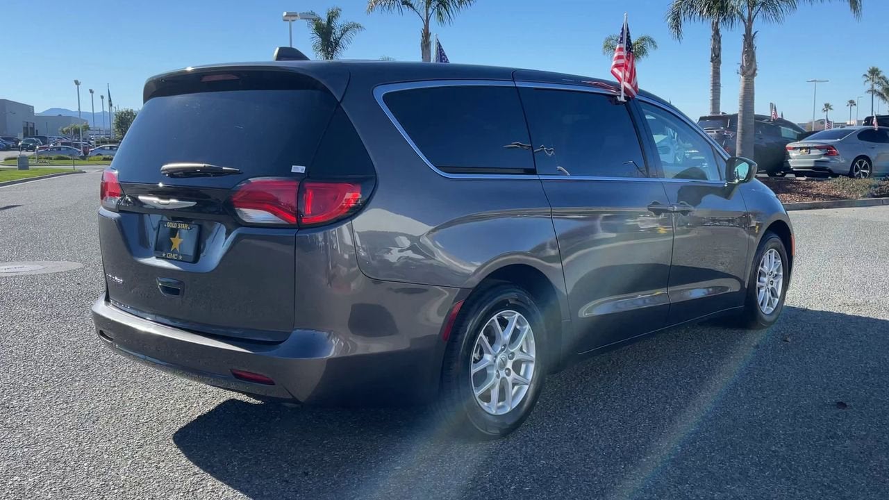2023 Chrysler Voyager LX