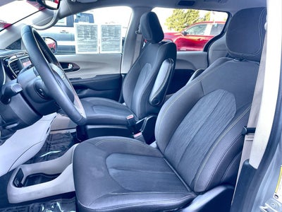 2024 Chrysler Voyager LX