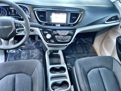 2024 Chrysler Voyager LX