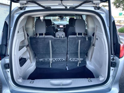 2024 Chrysler Voyager LX