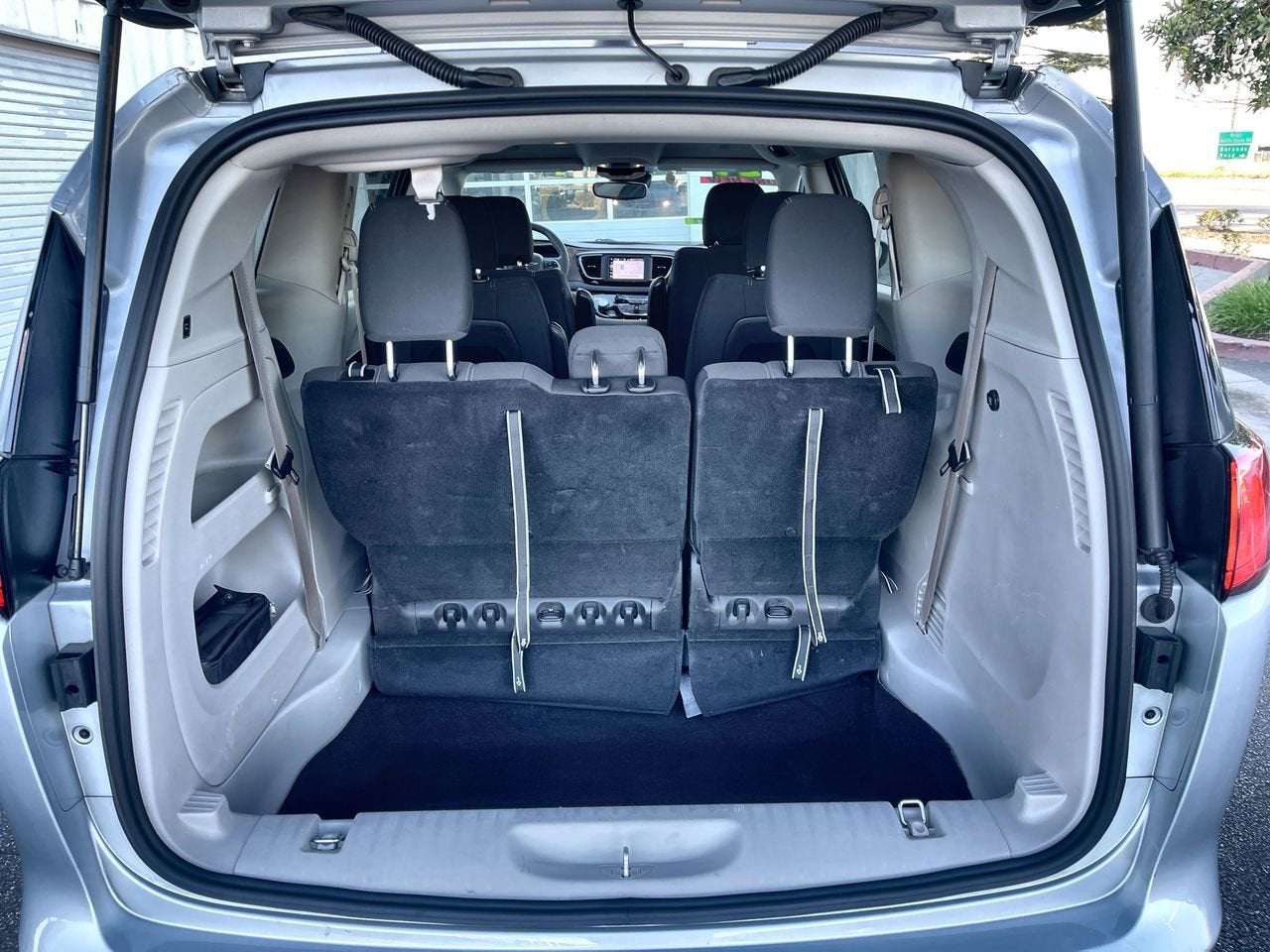 2024 Chrysler Voyager LX