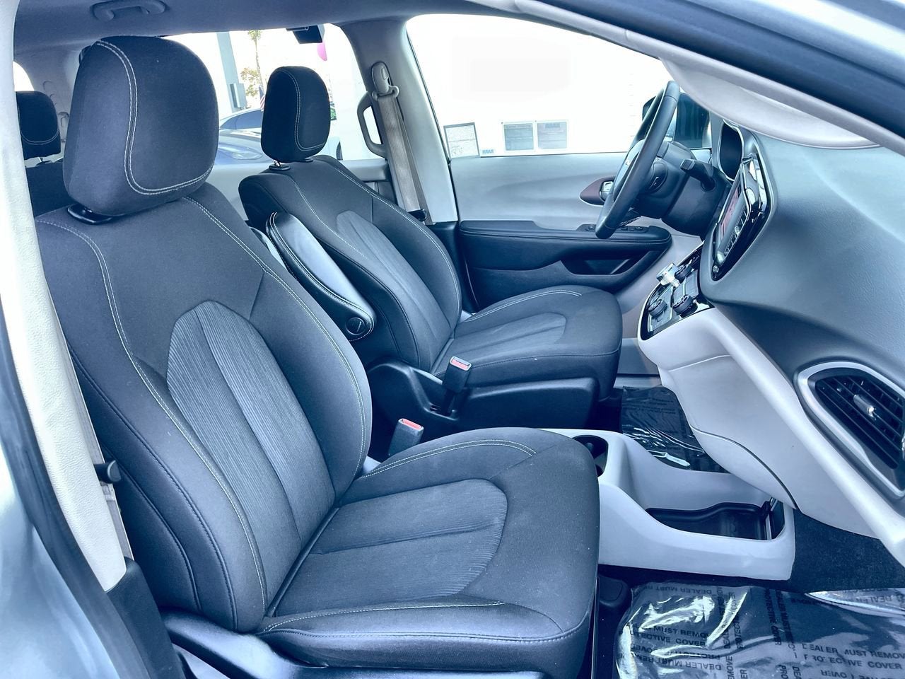 2024 Chrysler Voyager LX