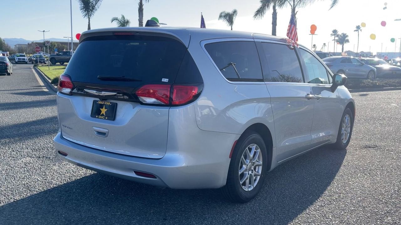 2024 Chrysler Voyager LX