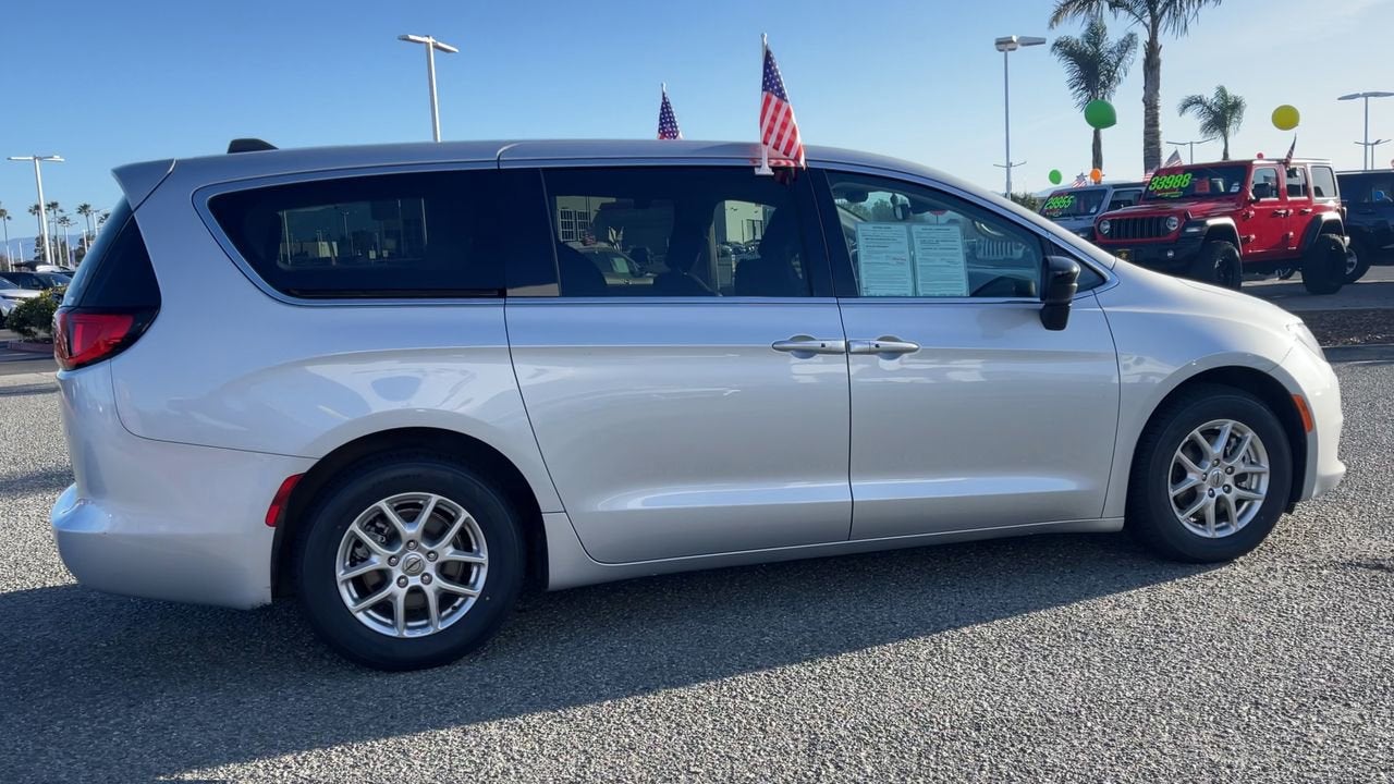 2024 Chrysler Voyager LX