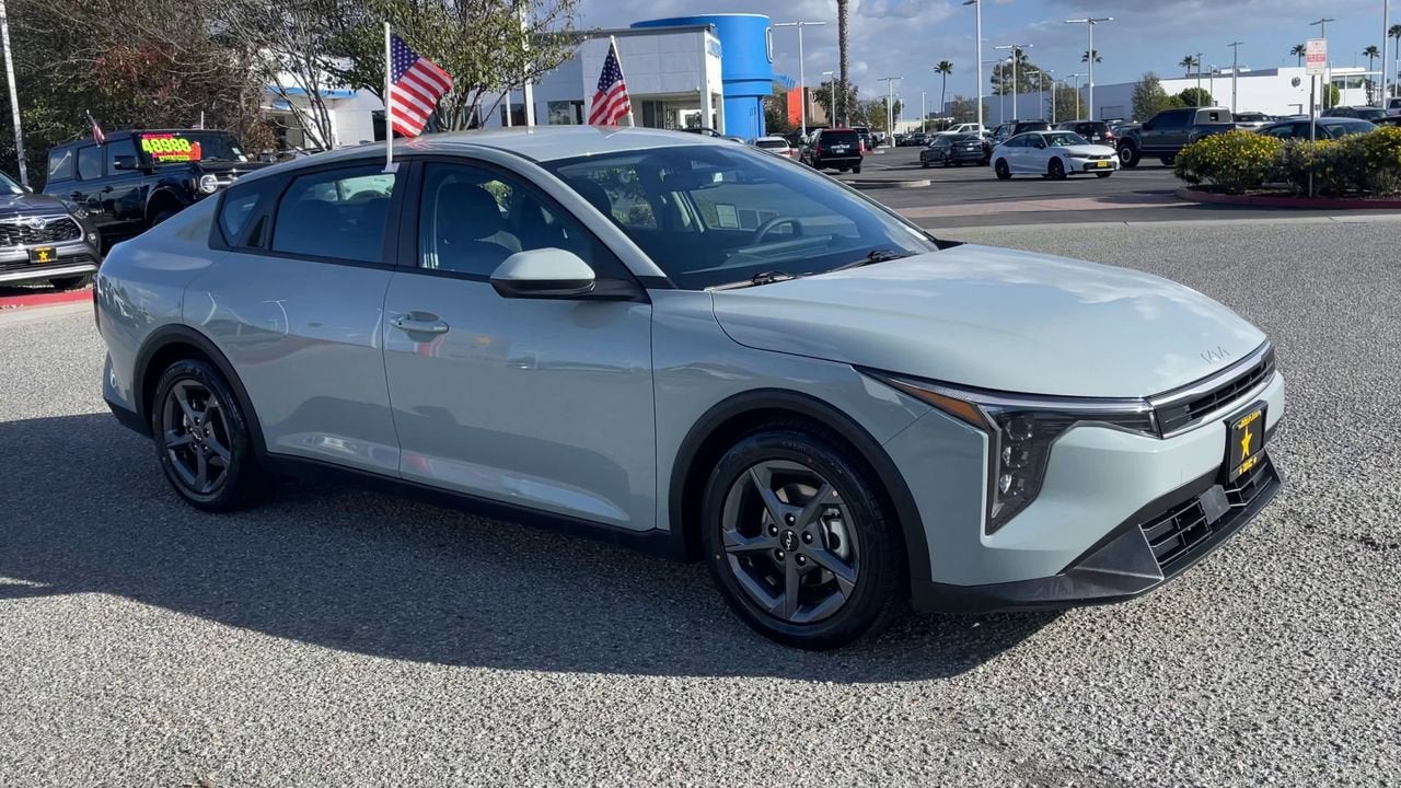 2025 Kia K4 LXS