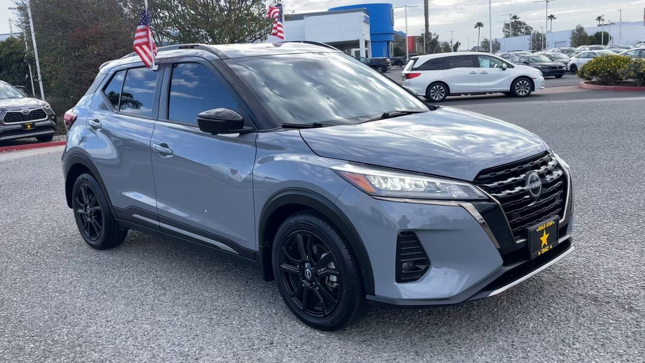 2023 Nissan Kicks SR