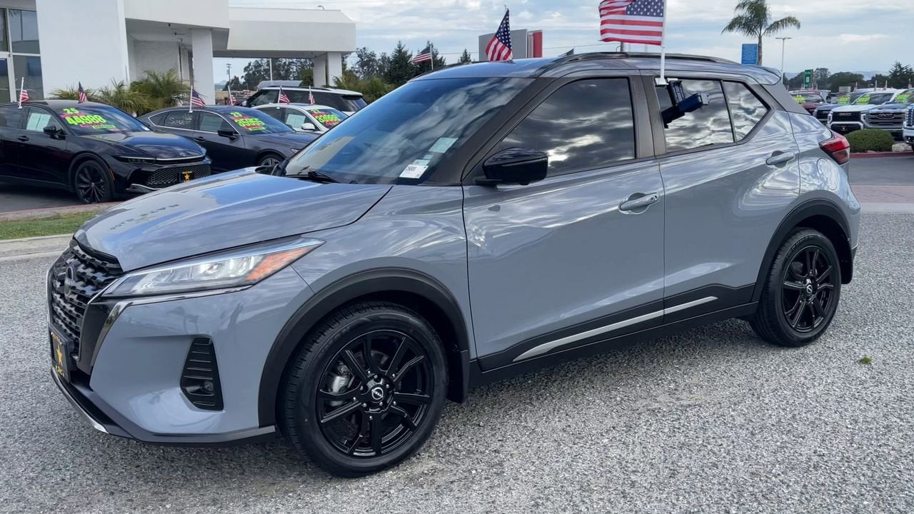 2023 Nissan Kicks SR