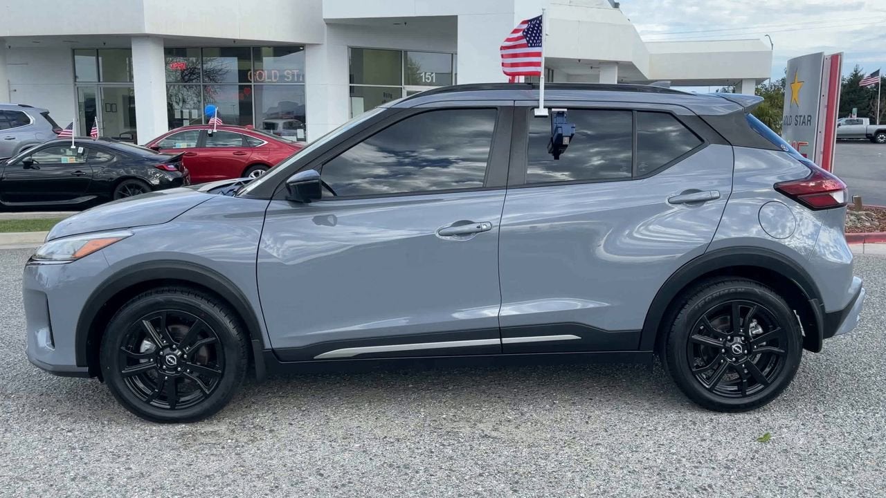 2023 Nissan Kicks SR