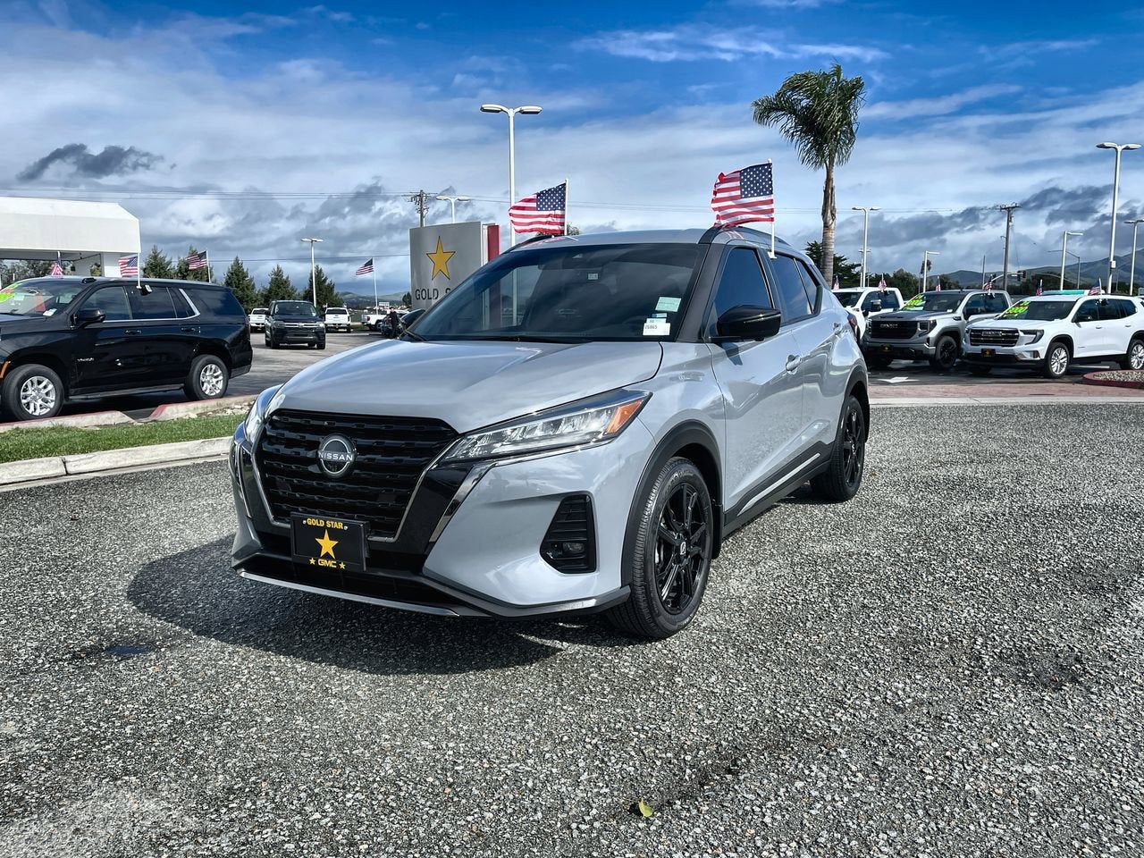 2023 Nissan Kicks SR