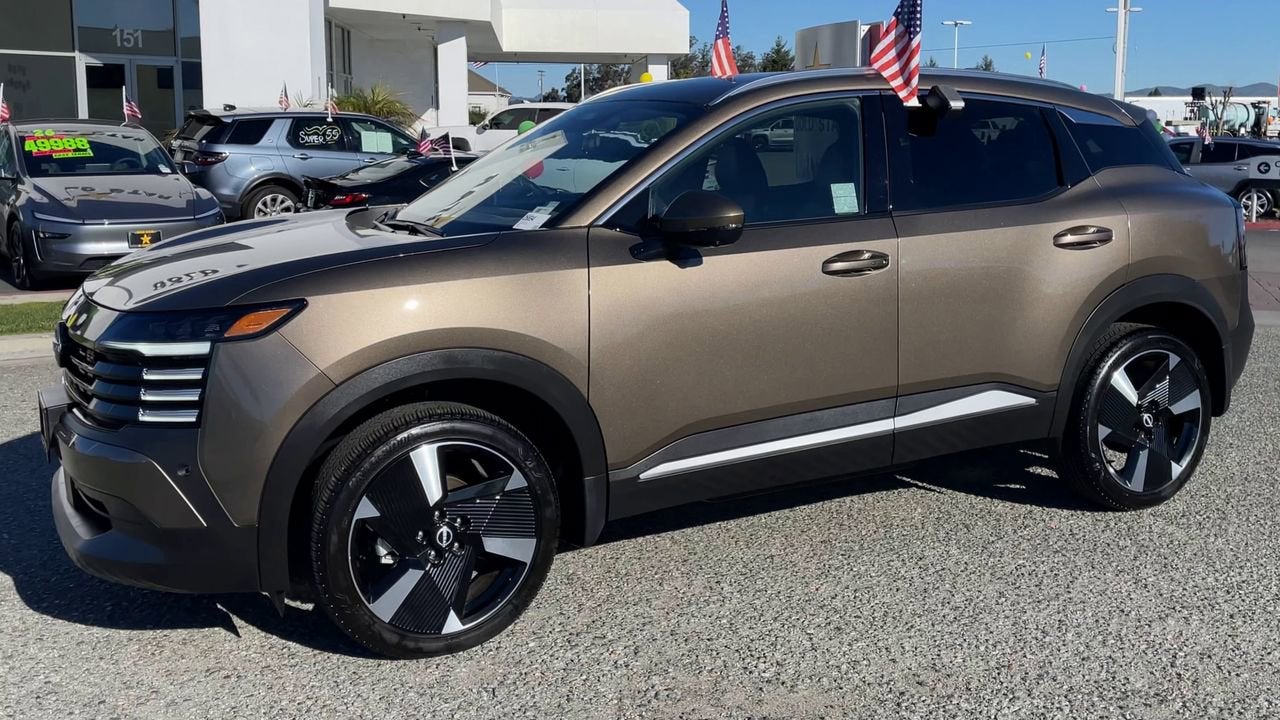 2025 Nissan Kicks SR