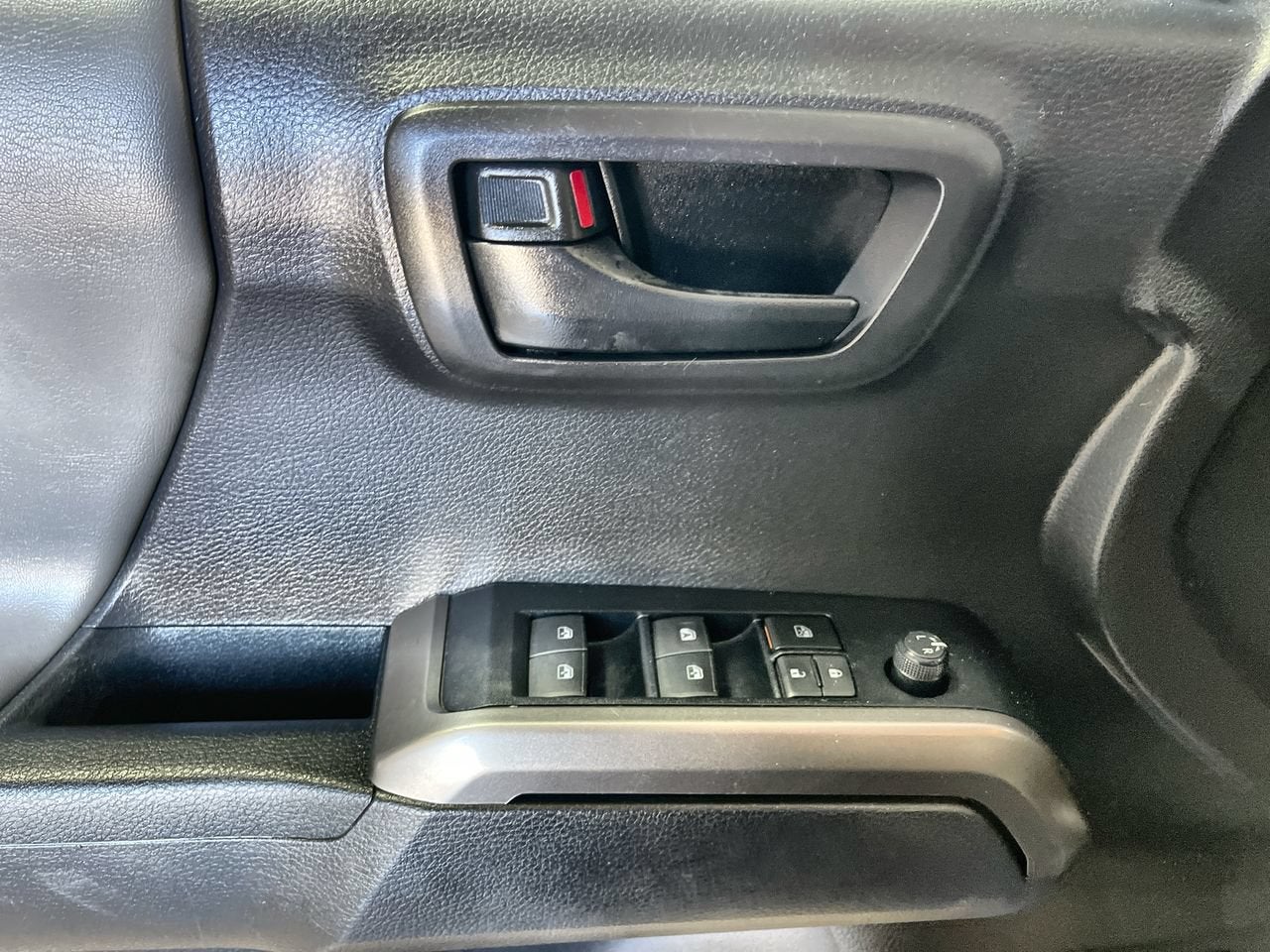 2022 Toyota Tacoma 4WD SR