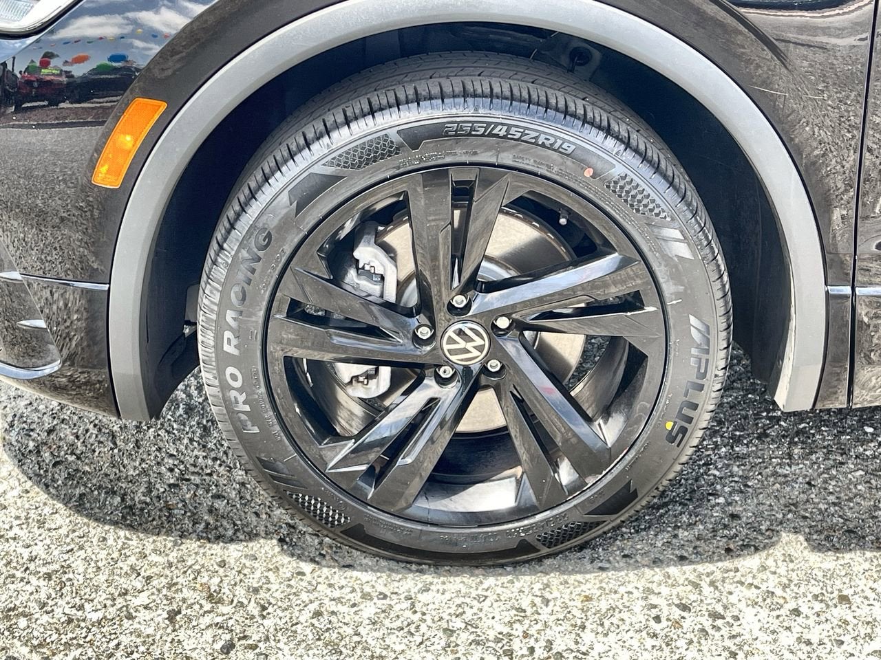 2023 Volkswagen Tiguan SE R-Line Black