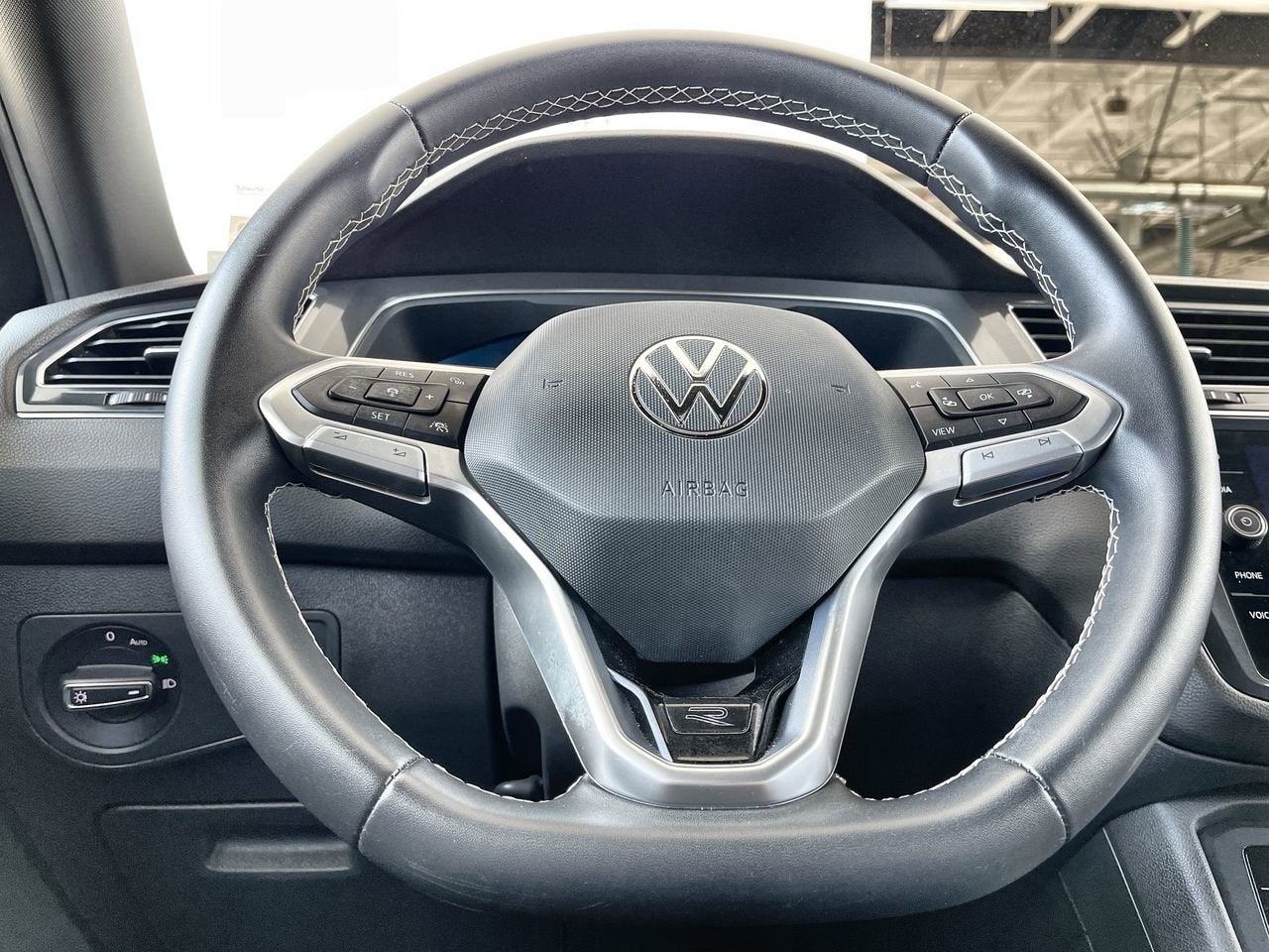 2023 Volkswagen Tiguan SE R-Line Black