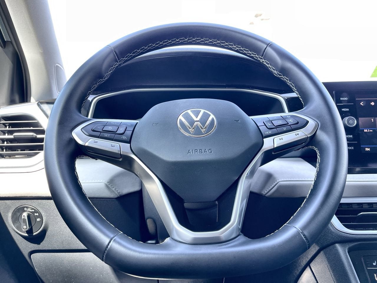 2025 Volkswagen Taos SE