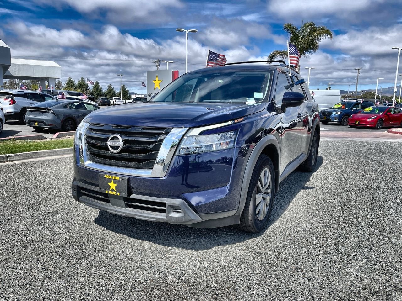 2022 Nissan Pathfinder SV