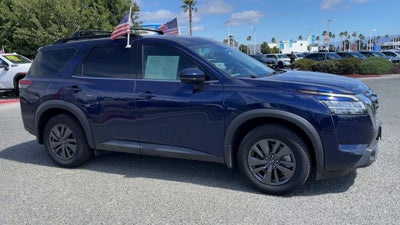 2022 Nissan Pathfinder SV