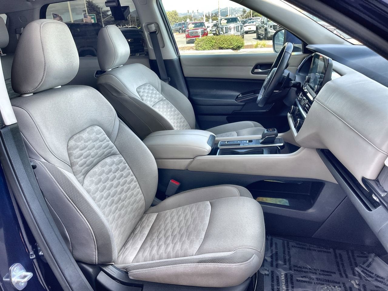 2022 Nissan Pathfinder SV