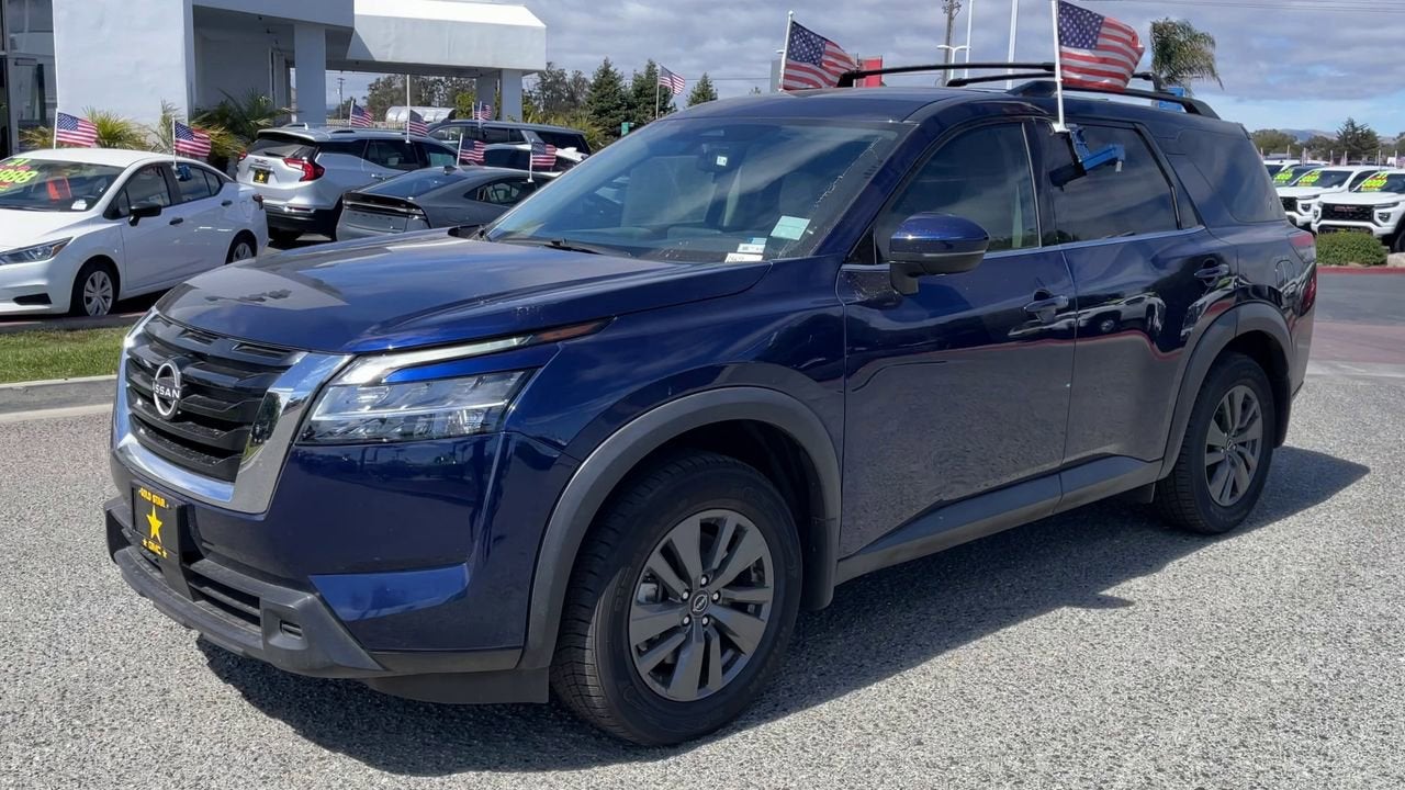 2022 Nissan Pathfinder SV