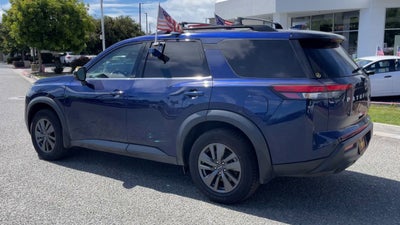 2022 Nissan Pathfinder SV